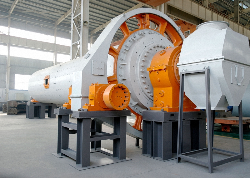 Kaolin superfine pulverization process and equipment